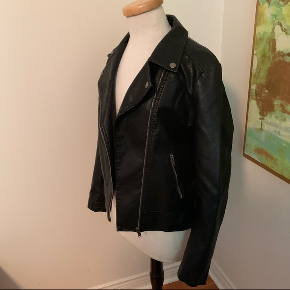 Vegan leather “biker” jacket - Le Chateau - Picture 2 of 6